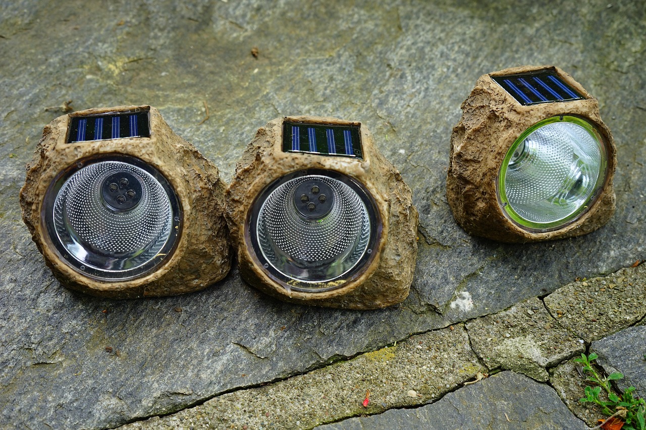 How Does Solar Flagpole Light Enhance Your Outdoor Decor?
